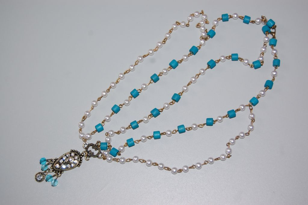 Necklace ethnic blue headband and glitter