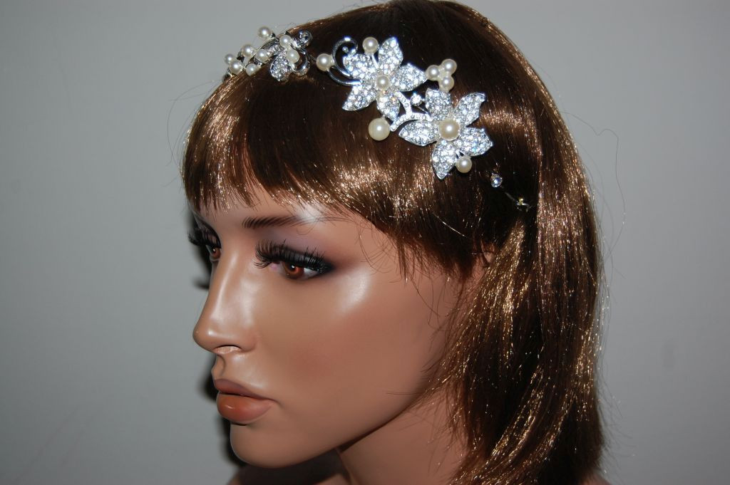 Flowers with sparkles and pearls tiara