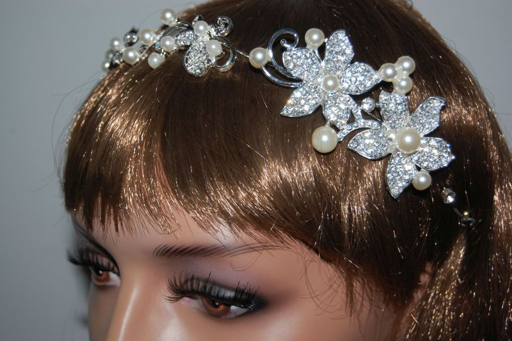 Flowers with sparkles and pearls tiara