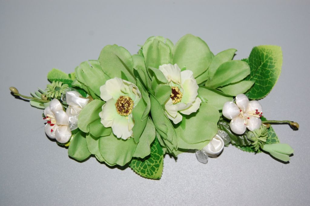 Corsage fair green and beige