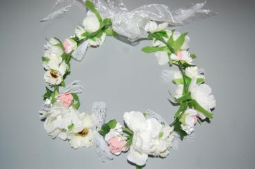 Crown of coral and beige flowers