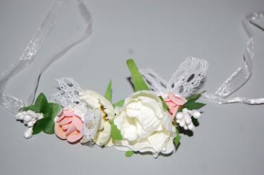 Tiara of coral and beige flowers