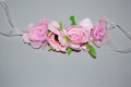 Tiara de flores rosas y perlas