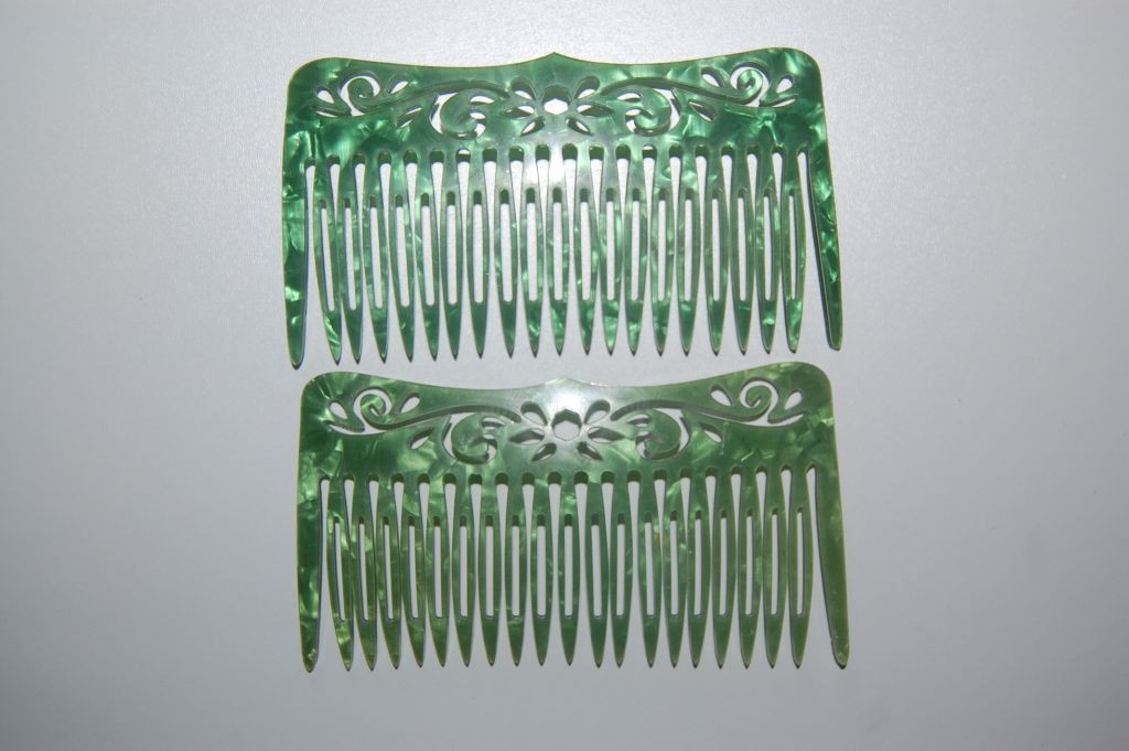 Altogether 2 Combs loves Green