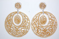 Pendientes bordados beige y dorado