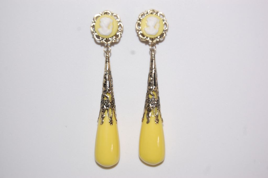 Earrings coral stand yellow