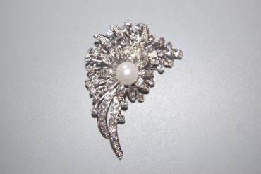 Broche única flor con perla y brillos