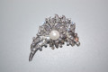 Brooch unique flower with Pearl and gloss