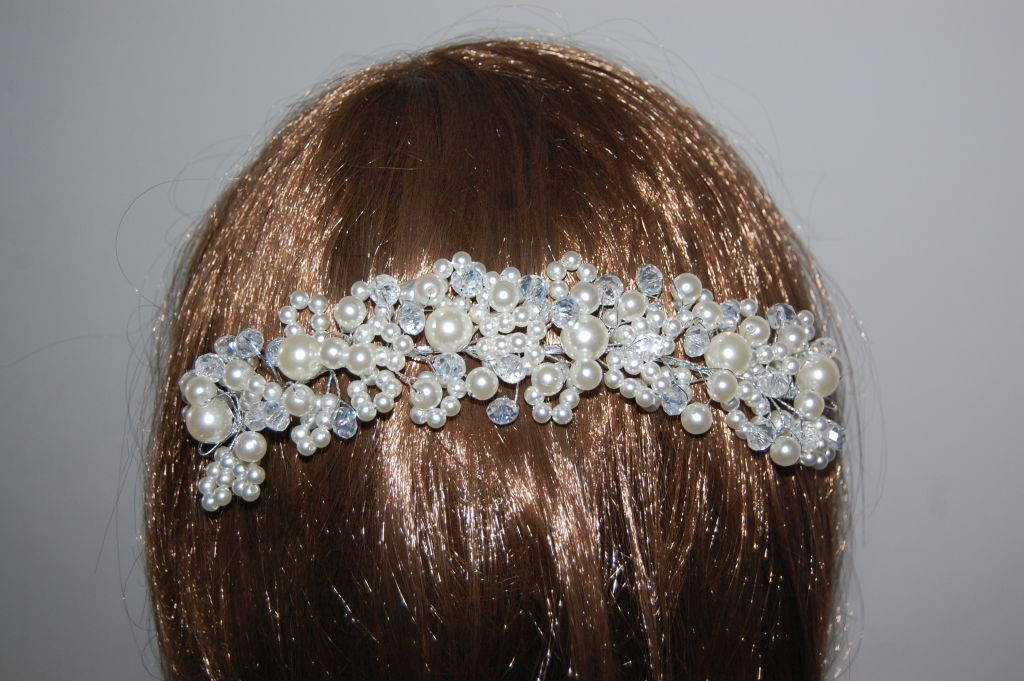 Tiara con mil perlas y cristales