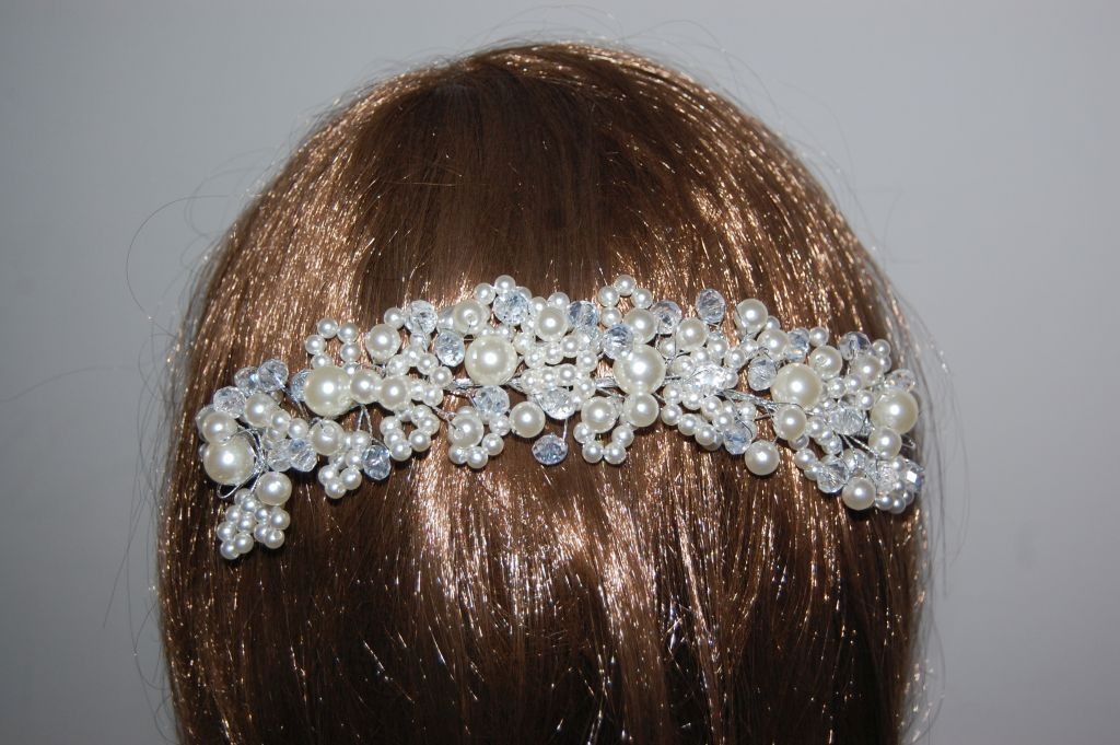 Tiara con mil perlas y cristales