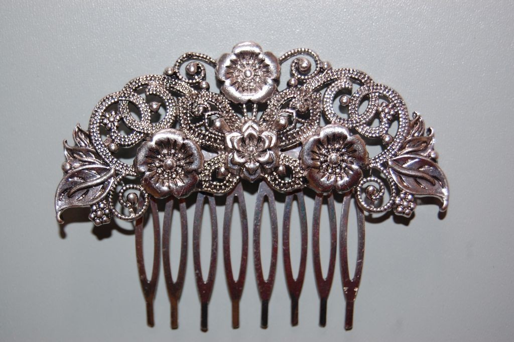 Comb one hundred Queens old silver