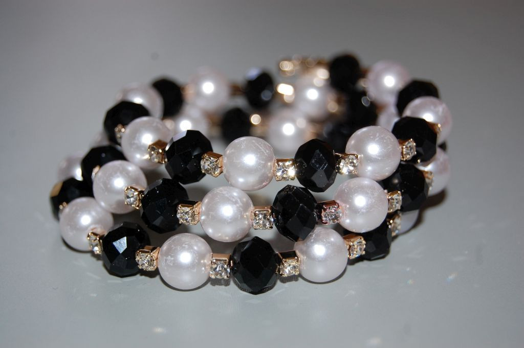 Bracelet Pearl White and black beads