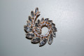 Broche tornado dorado y brillos