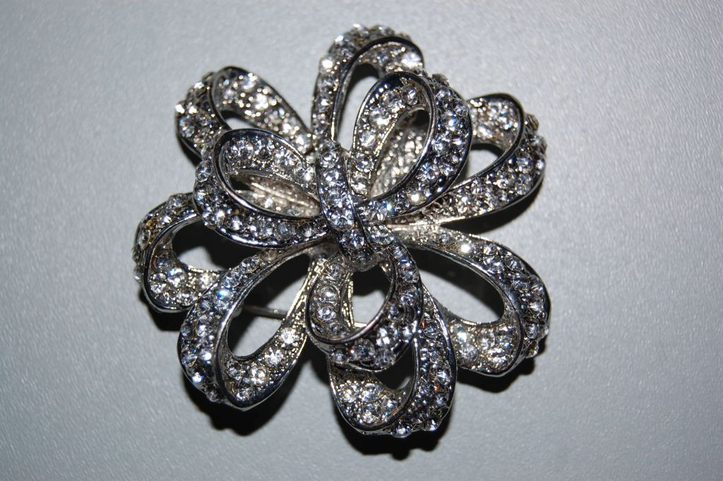 Brooch large silver lacing and glitters