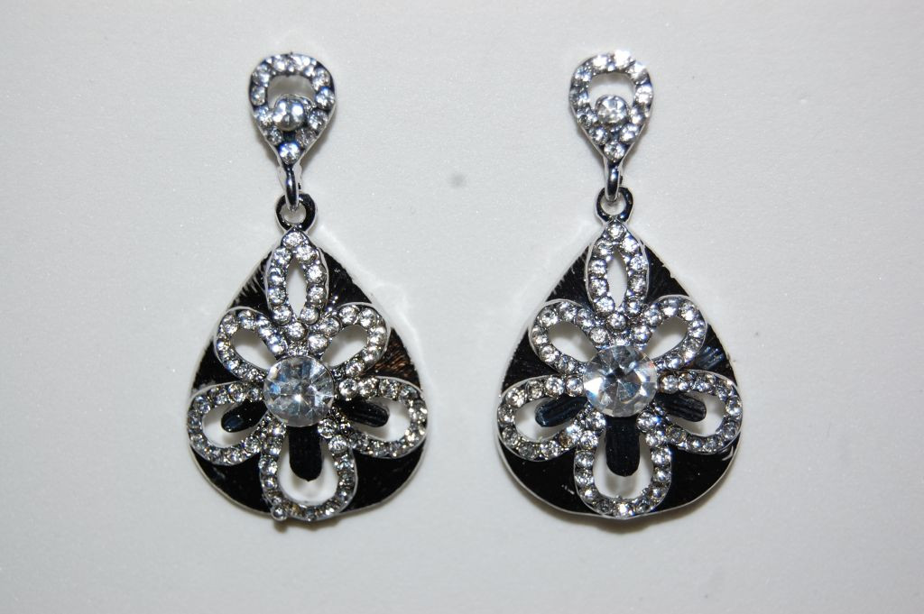 Medieval white sparkles earrings