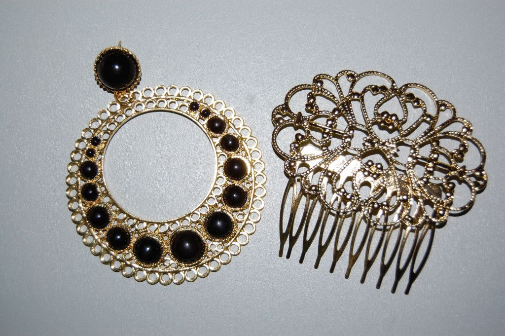 Earrings black tambourine and gold