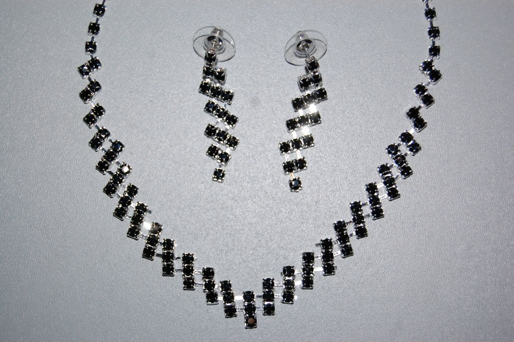 Conjunto Emperatriz brillos negros