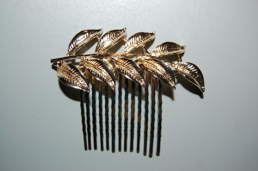 Comb pinnate leaf Golden