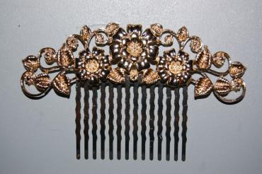 Cluster of three flowers gold comb