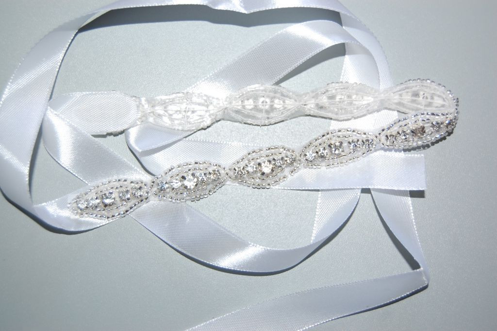 Tape-white rhinestone belt