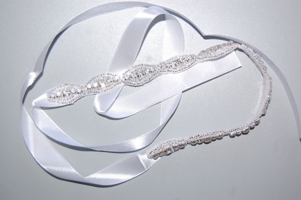 Tape-white rhinestone belt