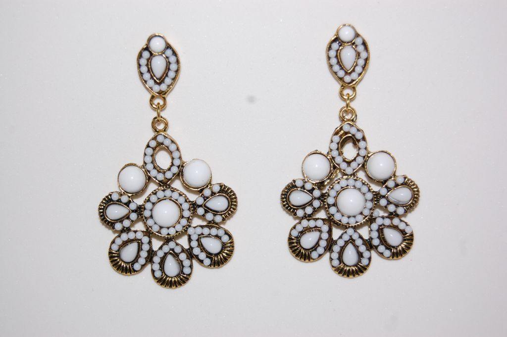 Marisol earrings white flower