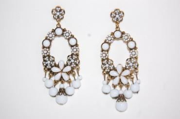 Outstanding flamenco love white