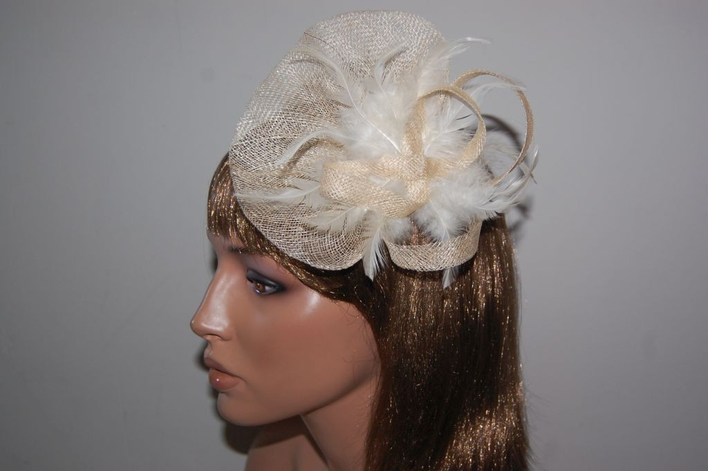 Headdress look beige