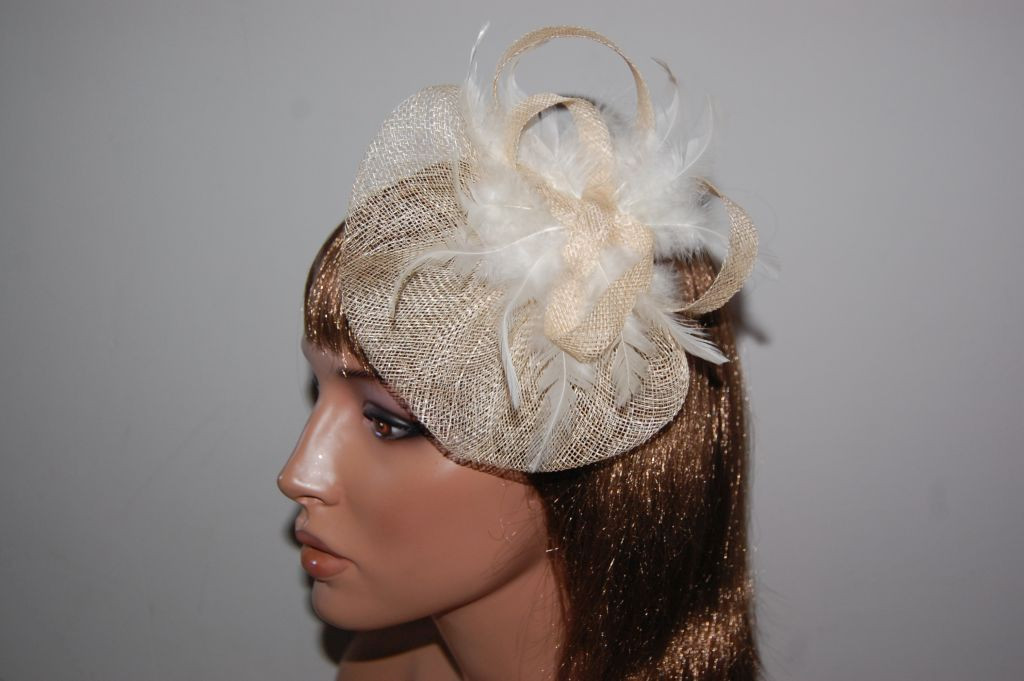 Headdress look beige