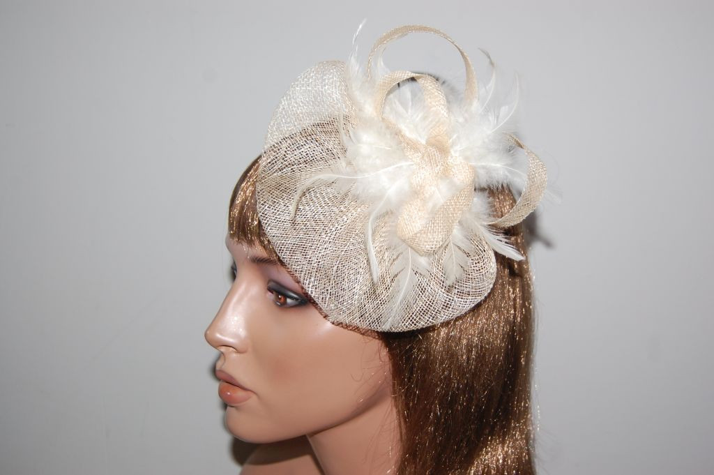 Headdress look beige