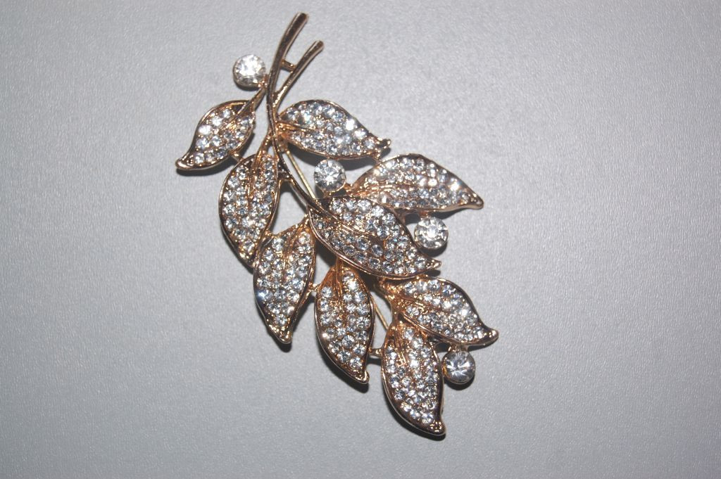 Brooch thousand golden leaves and glitter