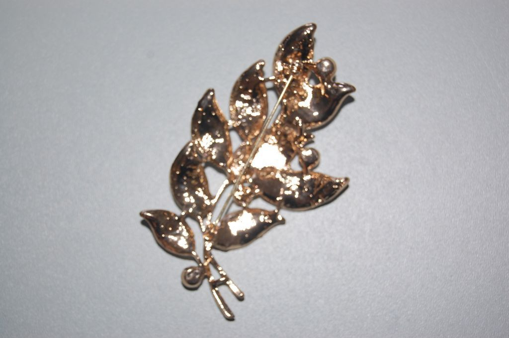 Brooch thousand golden leaves and glitter