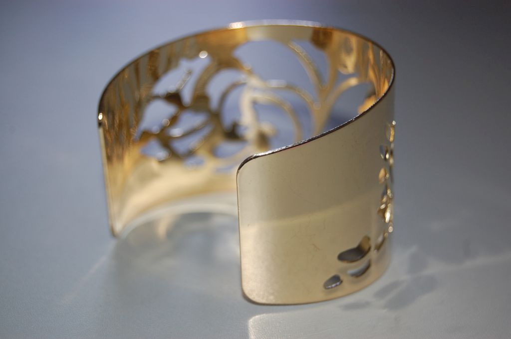 Bright gold floral bracelet