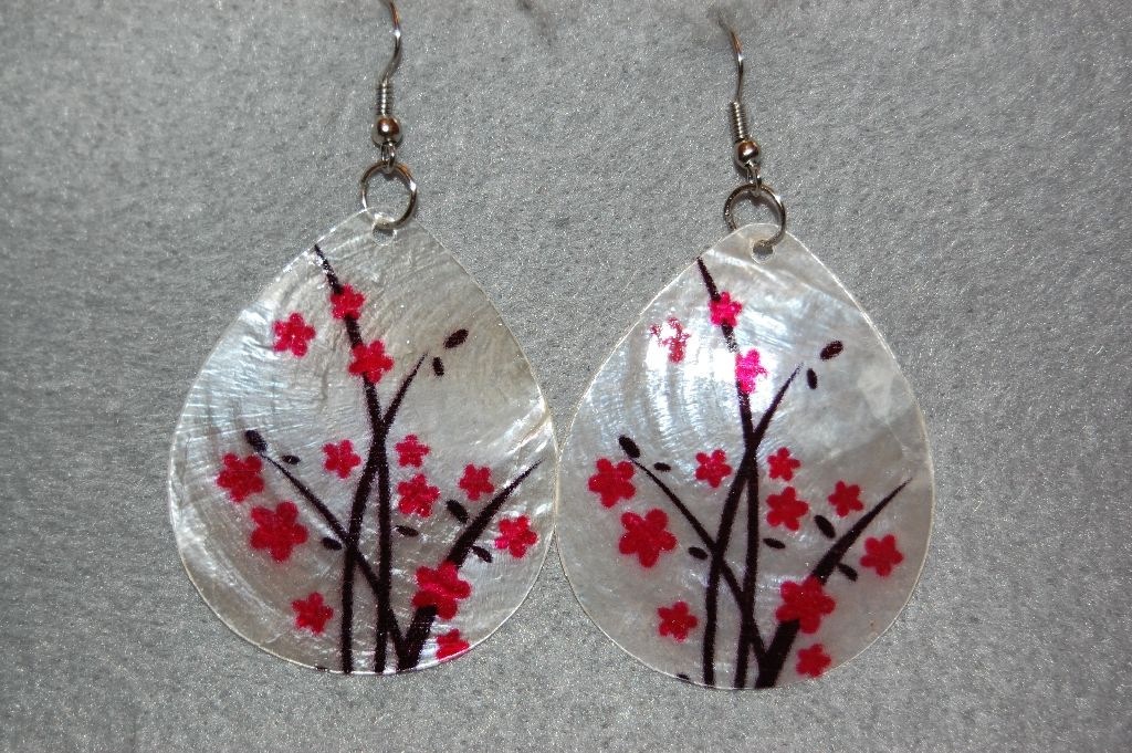 Oval mother of pearl earrings