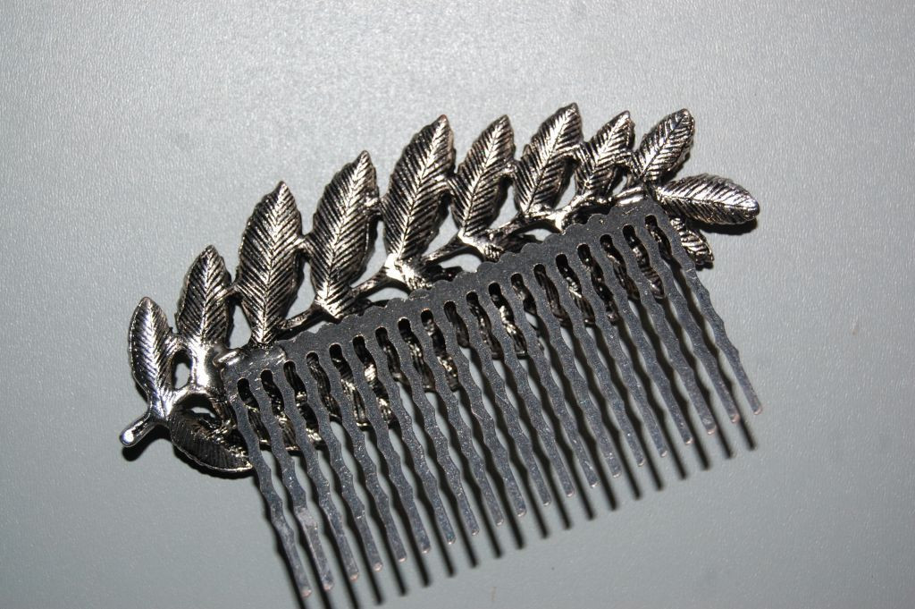 Comb pinnate leaf old silver