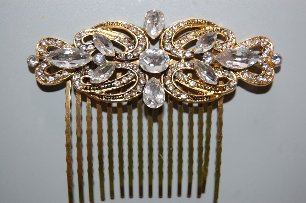 Comb large diamonds and gold