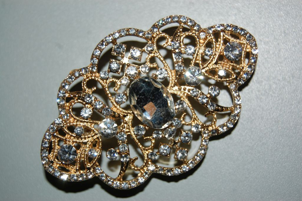 Brooch Asturias gold and white