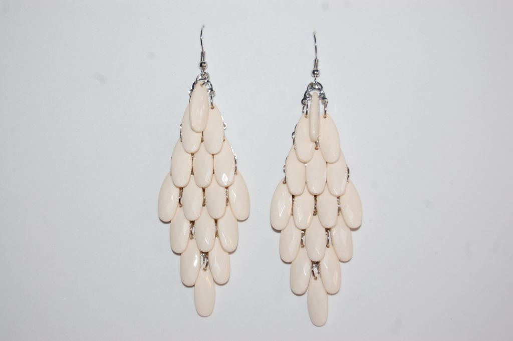 Earrings 16 beige tears