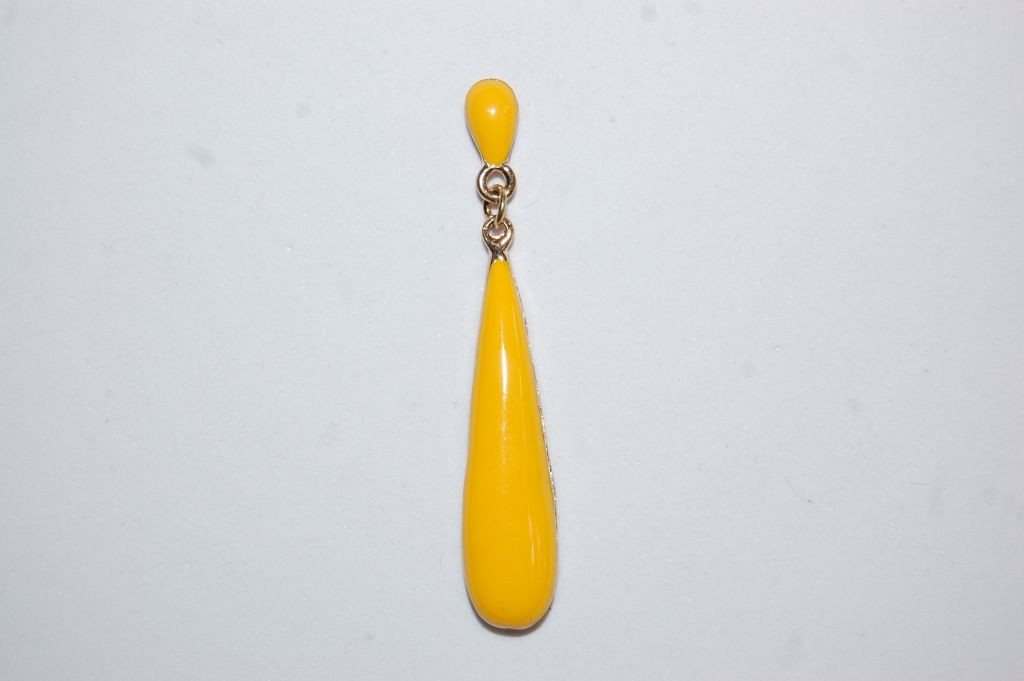 Outstanding metal Teardrop yellow