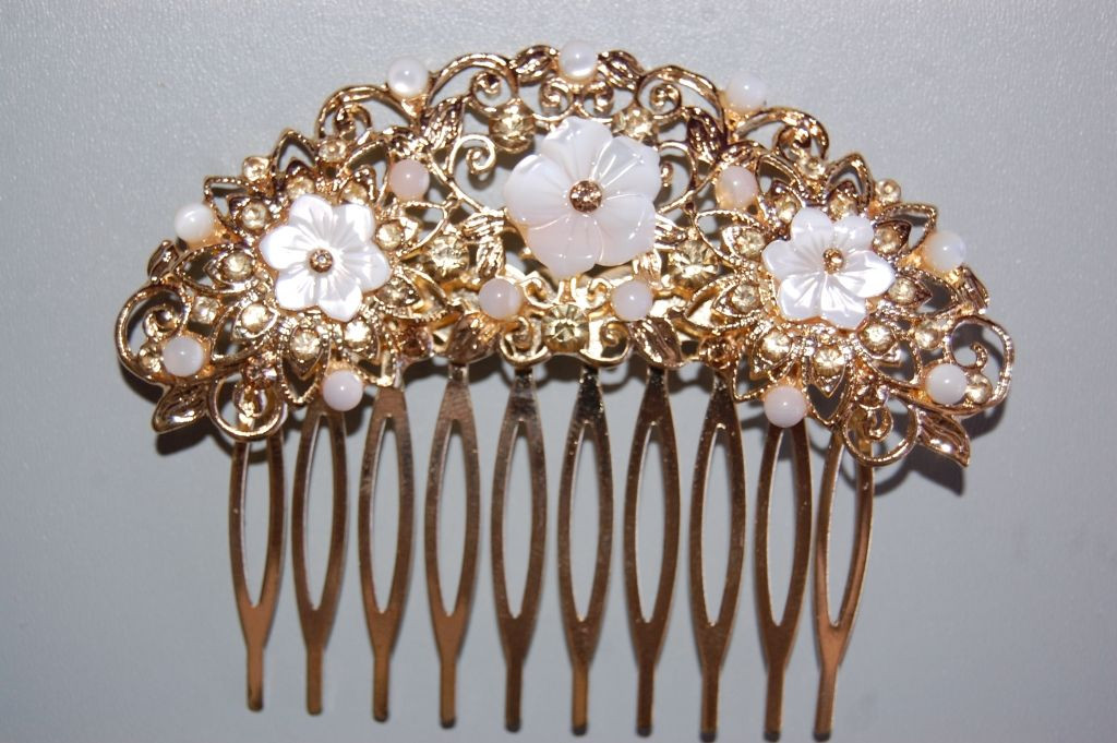 Comb loves Golden shell