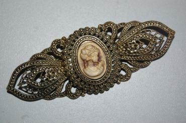 Goddess cameo brooch gold old