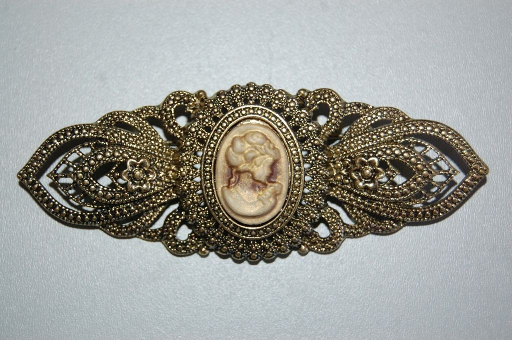 Goddess cameo brooch gold old