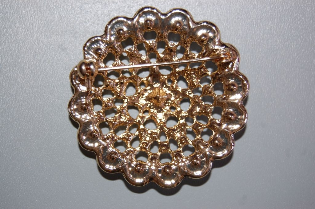 Brooch Angels gold and white