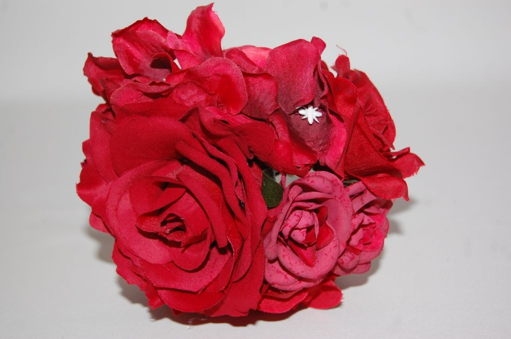Corsage red Flora