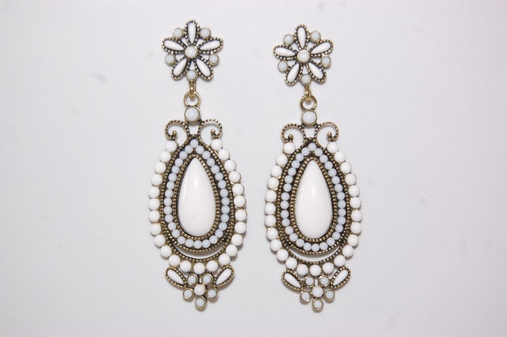 Pendientes Belisa blancos
