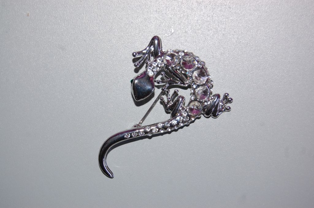 Broche reptil plata con brillos