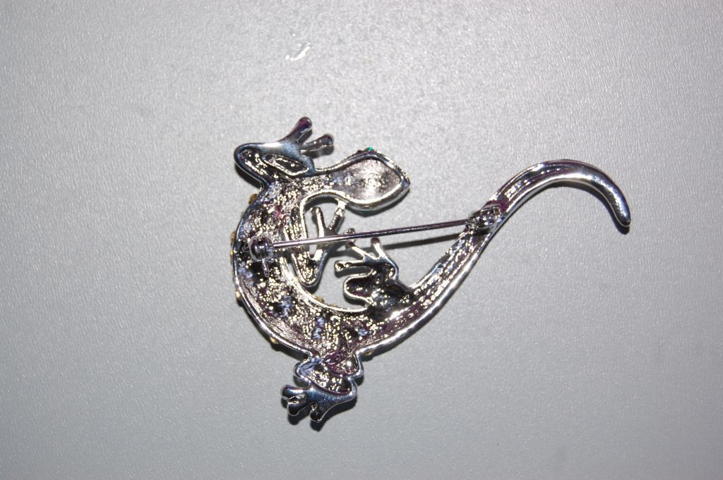 Broche reptil plata con brillos