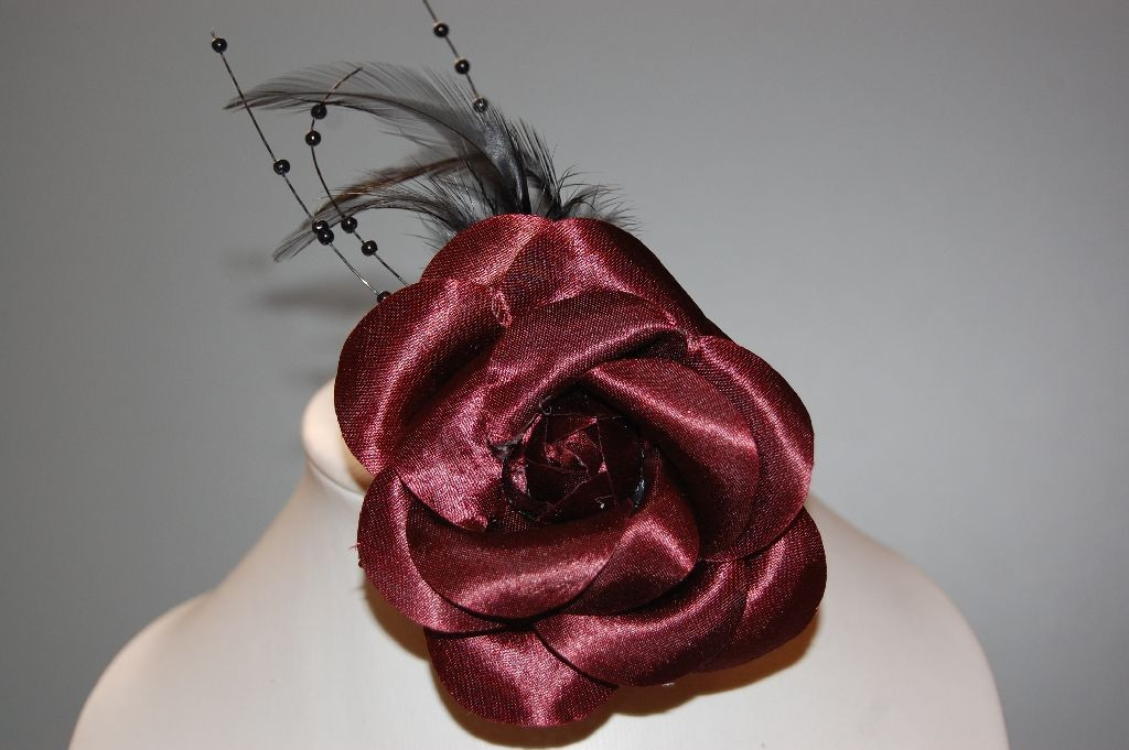 Small brown flower pens