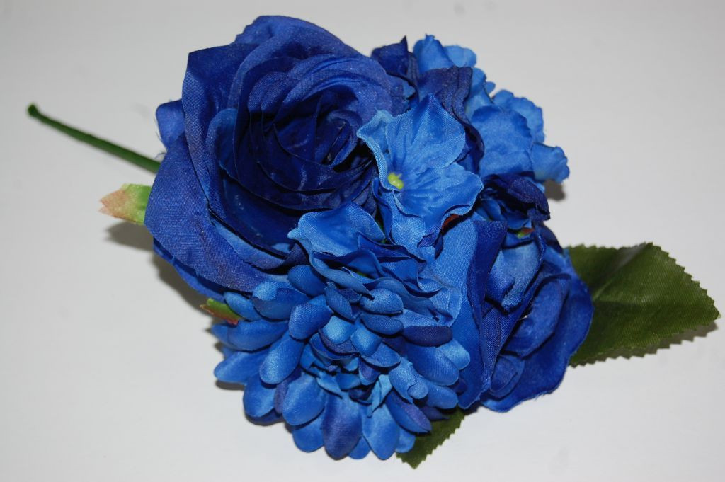 Ramillete flores feria azul pavo