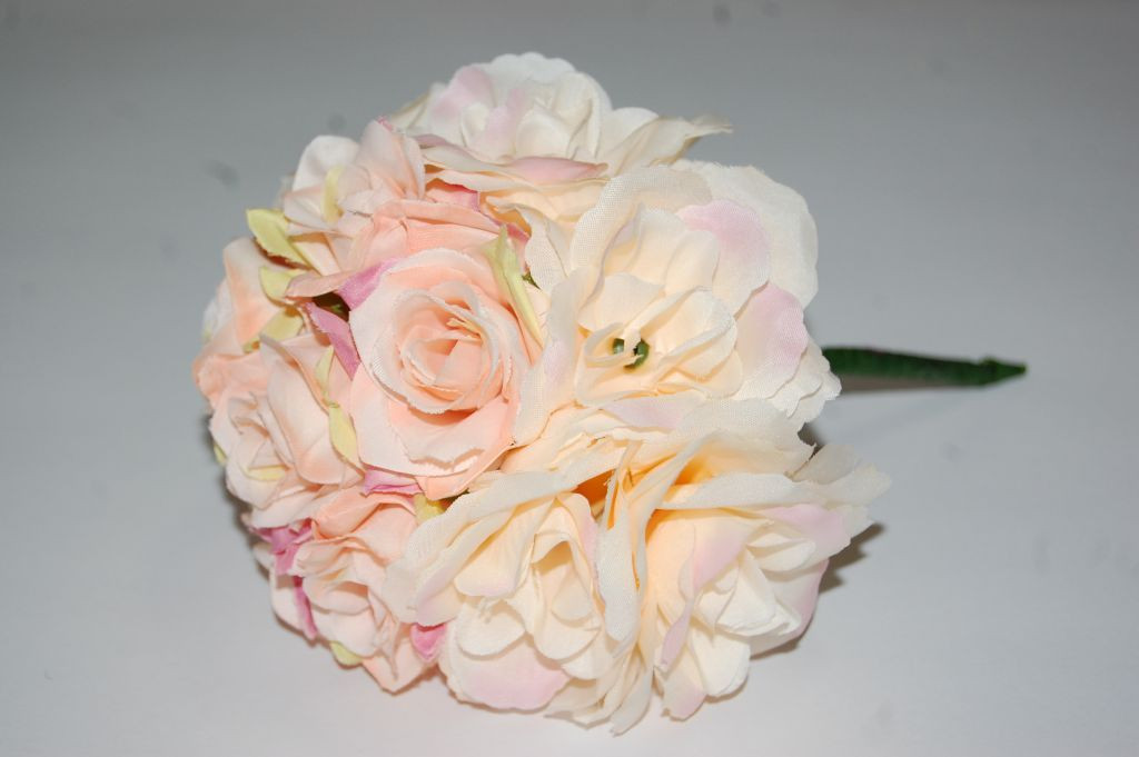 Ramillete floral beige y rosado